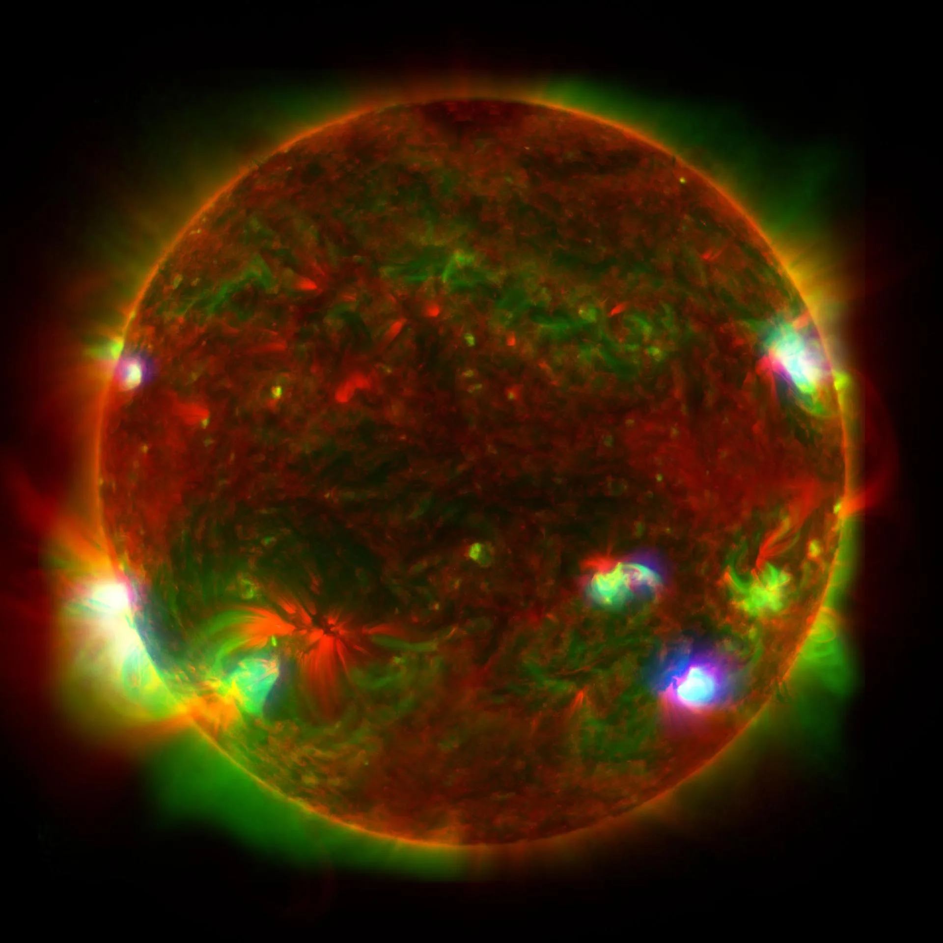 El Sol tiene “manchas” más frías que pueden ser más grandes que la Tierra.