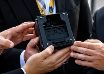 Fotografía del prototipo del Satélite Morazán. Crédito: TV UNAH.