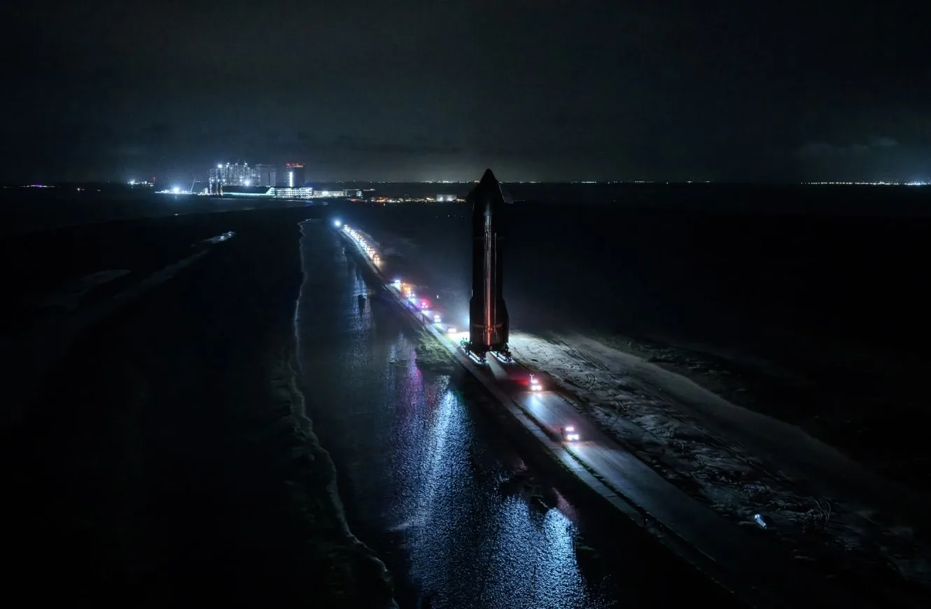 SpaceX apiló el primer Starship V3 completo en Starbase y se prepara para el vuelo de prueba 12