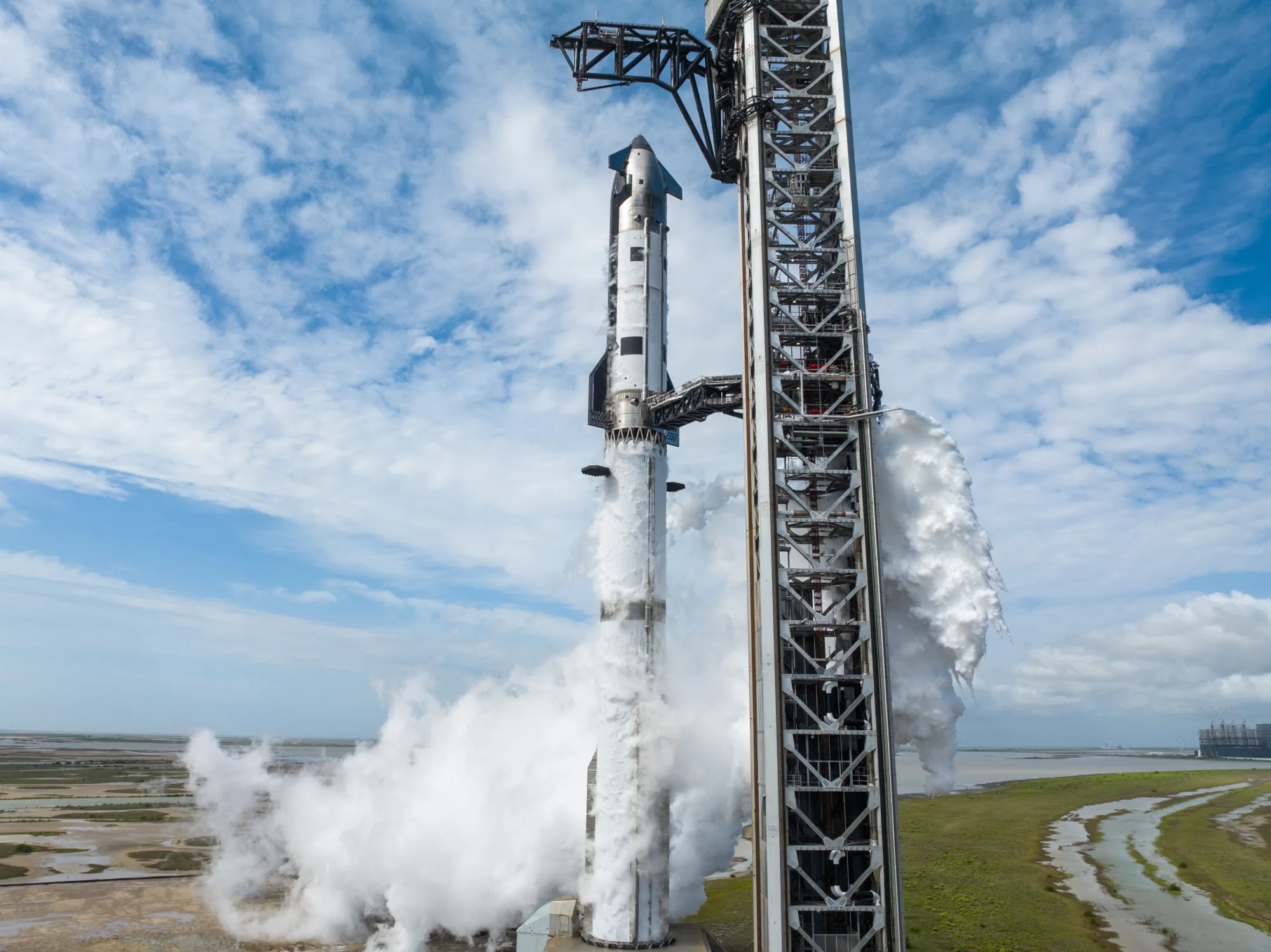 El megacohete Starship, de la empresa de Musk, SpaceX.Crédito: SpaceX. satélite IA