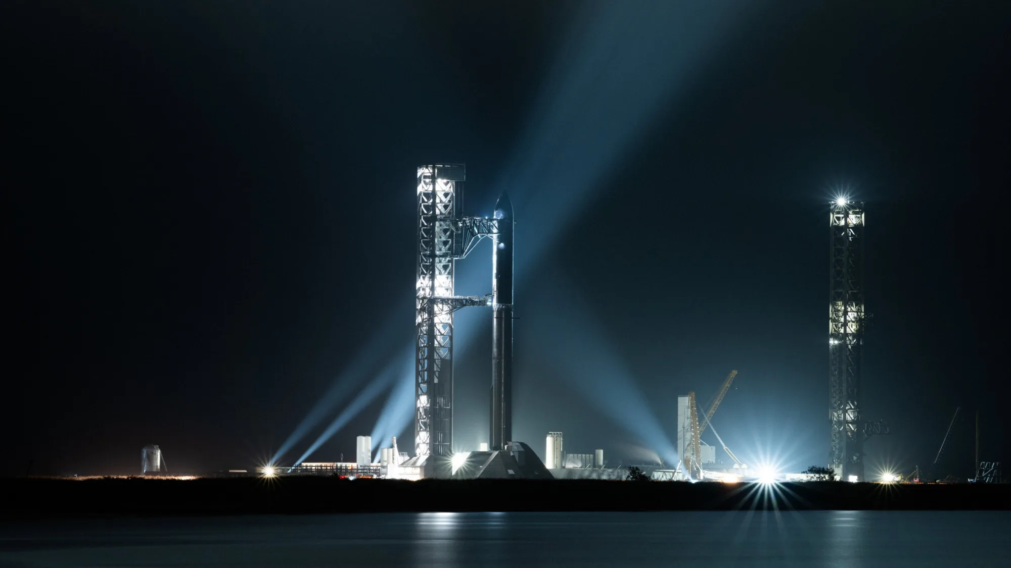 La nave Starship, preparado en la plataforma de SpaceX, Starbase. Crédito: SpaceX.