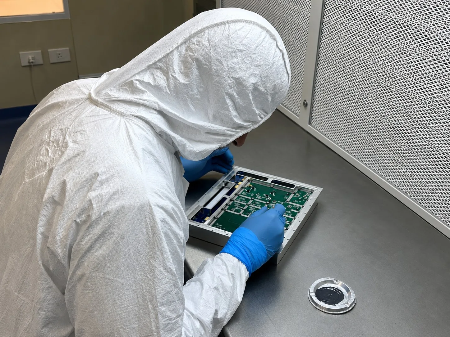 La Facultad de Ingeniería de la Universidad Nacional de La Plata (UNLP) aportó dos instrumentos clave para el SABIA-Mar, el nuevo satélite argentino de observación de la Tierra.