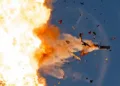 Imagen de avión norteamericano derribado durante ataques a Irán.