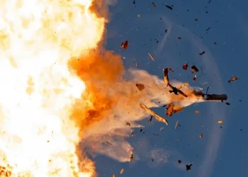 Imagen de avión norteamericano derribado durante ataques a Irán.