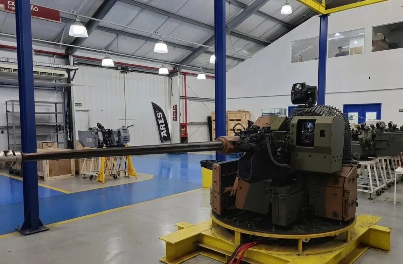 Imagen del VBTP 6x6 Guarani, donde está integrado el kit antidrones. Brasil kit antodrones