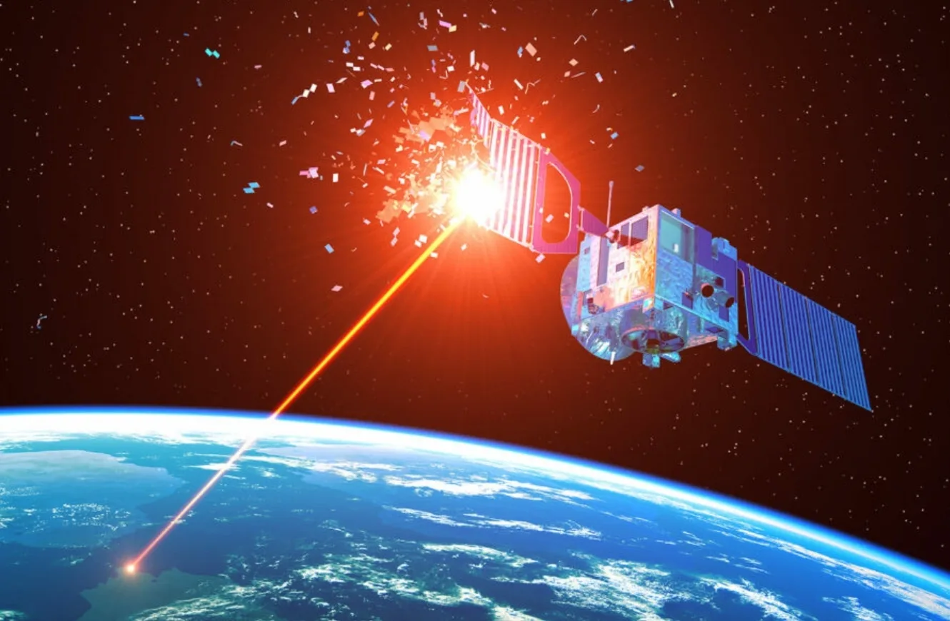 Imagen artística de tecnología láser destruyendo satélite orbital. informe guerra espacial.