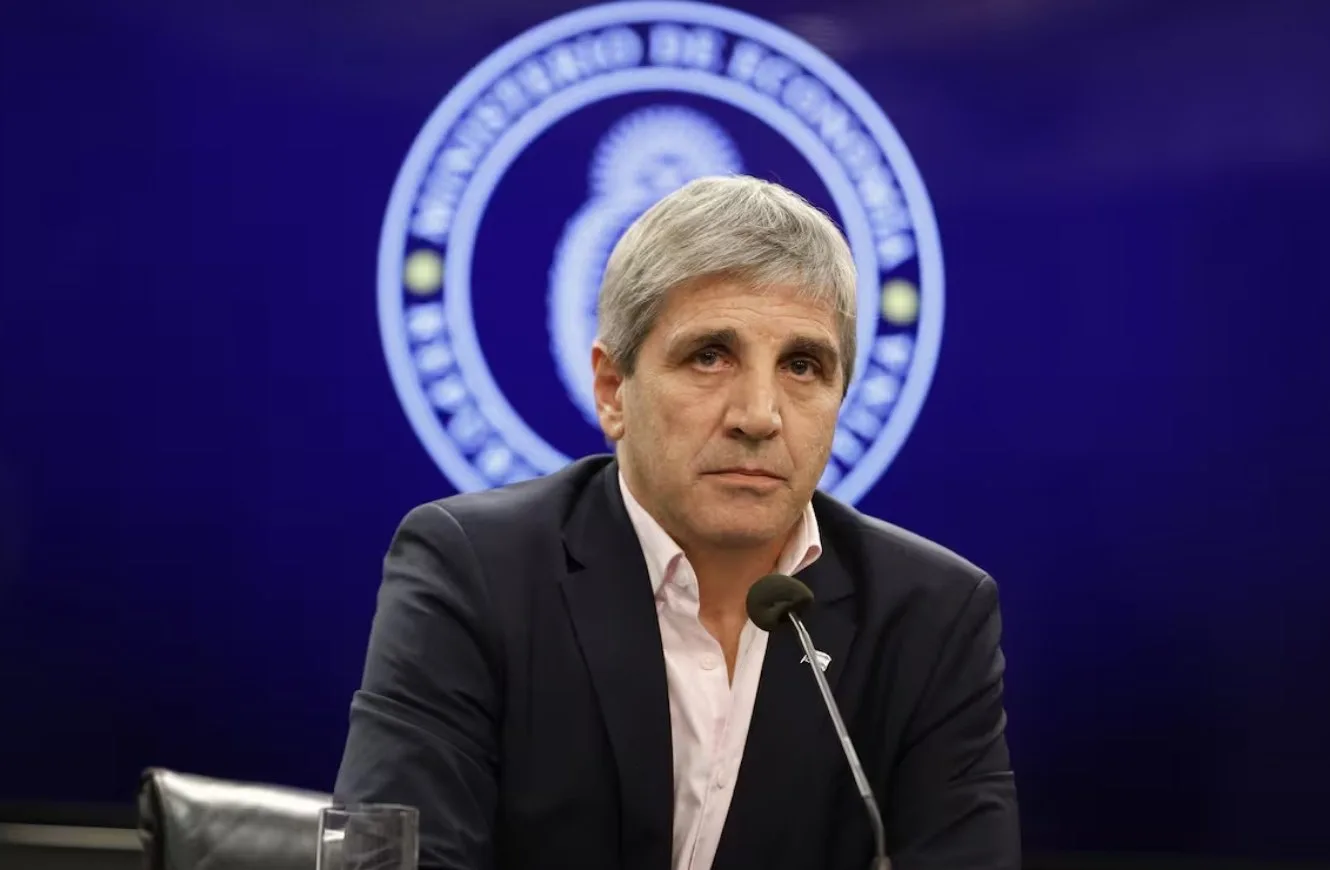 Luis Caputo, Ministro de Economía, anuncia el plan de inversión Súper RIGI.