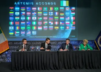 Imagen de la conferencia de la NASA celebrada este lunes, donde se firmó la entrada de Irlanda a los Acuerdos de Artemisa. Crédito: NASA.