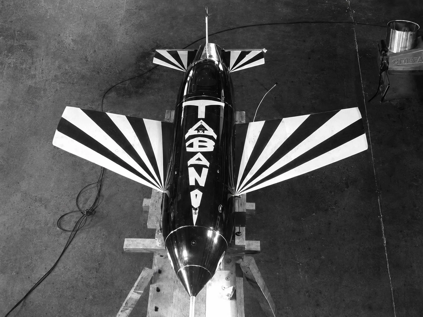 El AM-1 Tábano fue muy importante para el país marcó el punto de inflexión en el que la Argentina comenzó a experimentar con motores cohete, guiado, lanzamiento aéreo y vehículos no tripulados.