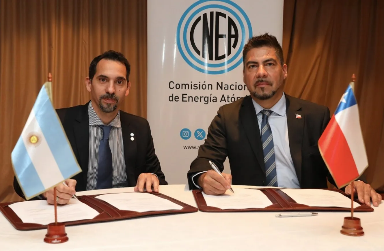presidente de la Comisión Nacional de Energía Atómica (CNEA) de Argentina, Ing. Martín Porro, y el director de la Comisión Chilena de Energía Nuclear (CCHEN), Richard González. acuerdo nuclear
