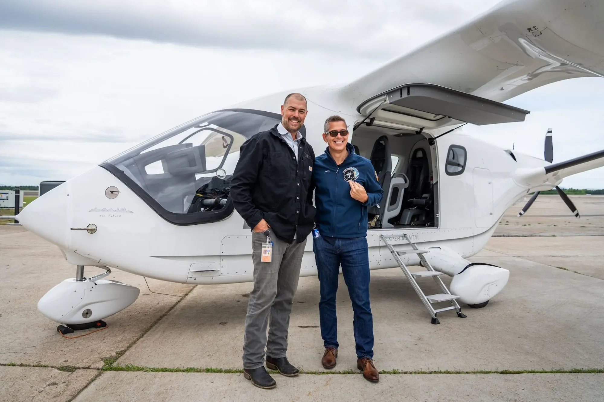 El secretario de Transporte de Estados Unidos, Sean Duffy, realizó un vuelo de demostración en un taxi aéreo eléctrico de BETA Technologies.