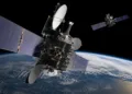 Boeing obtuvo un contrato de hasta US$ 2.000 millones para construir dos nuevos satélites de comunicaciones militares para la Fuerza Espacial de Estados Unidos, dentro del programa de extensión de vida útil del Mobile User Objective System (MUOS).