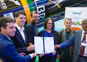 Brasil acelera su programa espacial con nuevos acuerdos para un microlanzador propio y propulsión líquida.