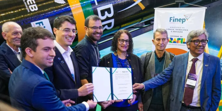 Brasil acelera su programa espacial con nuevos acuerdos para un microlanzador propio y propulsión líquida.