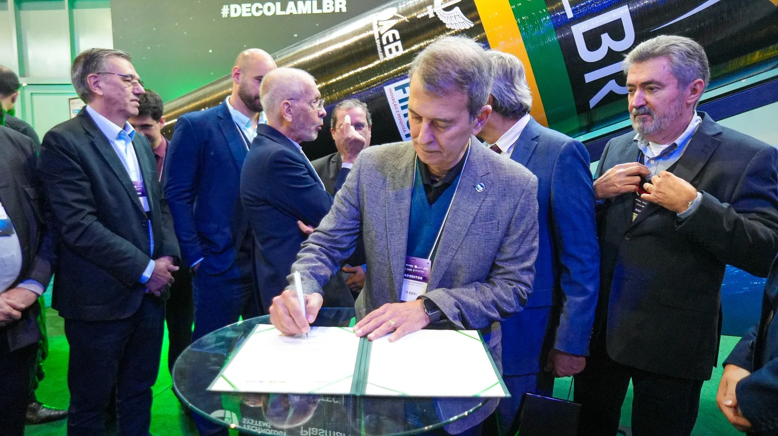 Brasil acelera su programa espacial con nuevos acuerdos para un microlanzador propio y propulsión líquida.