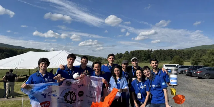 El equipo argentino CanSat UNLP CDR quedó entre los 12 mejores del mundo en la final internacional de 2026.