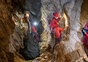 La Agencia Espacial Europea (ESA) realiza una nueva edición de CAVES, un programa de entrenamiento que prepara a astronautas y candidatos a astronautas en cuevas.