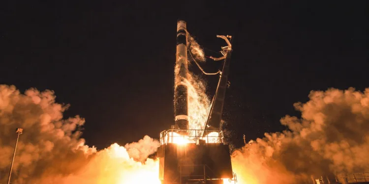 Rocket Lab lanza la misión VICTUS HAZE de la Fuerza Espacial en menos de 17 horas y marca un nuevo récord.