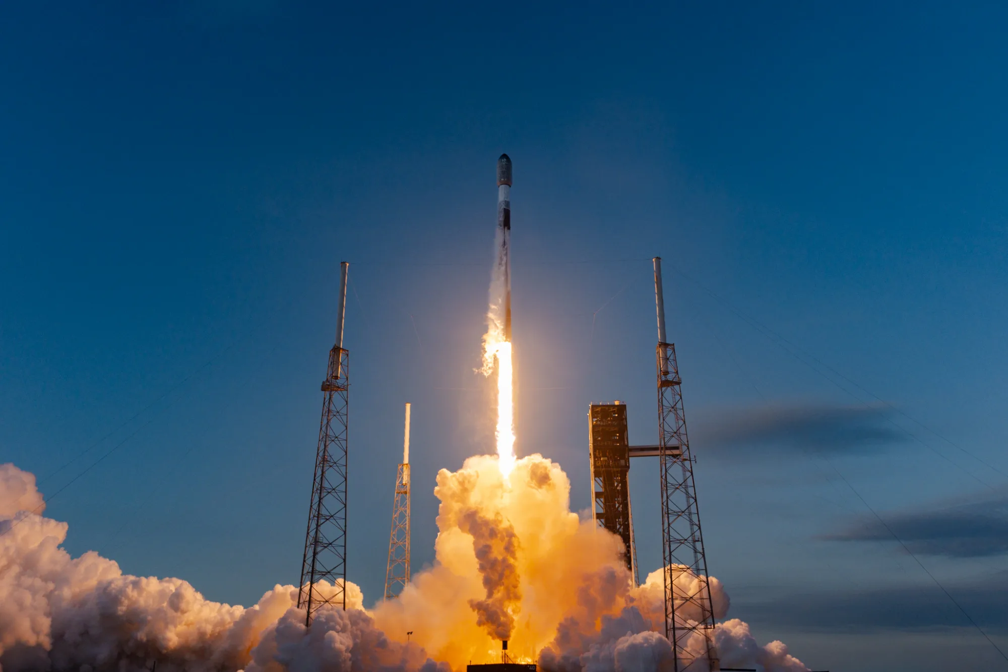 SpaceX lanzó la misión Starfall Demo, el primer vuelo de prueba de una nueva cápsula no tripulada de reentrada, diseñada para regresar carga desde el espacio.