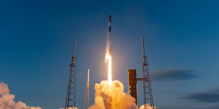 SpaceX lanzó la misión Starfall Demo, el primer vuelo de prueba de una nueva cápsula no tripulada de reentrada, diseñada para regresar carga desde el espacio.