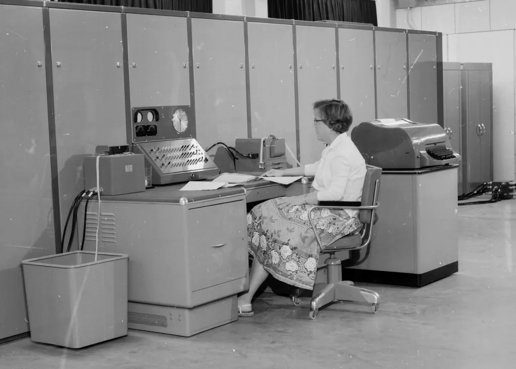 Clementina era una computadora Ferranti Mercury, fabricada en el Reino Unido, que pertenecía a la primera generación de computadoras comerciales.