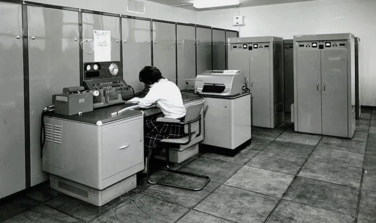 Clementina era una computadora Ferranti Mercury, fabricada en el Reino Unido, que pertenecía a la primera generación de computadoras comerciales.