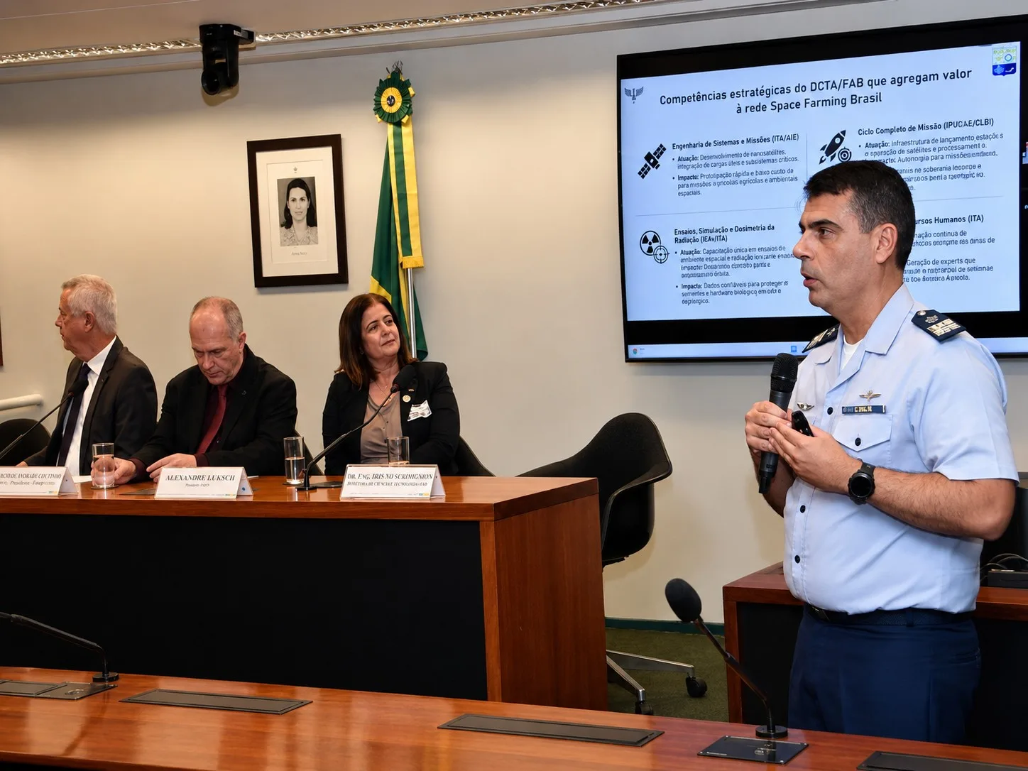 El Coronel Ingeniero Bruno Giordano de Oliveira Silva, Director de la IEAv.