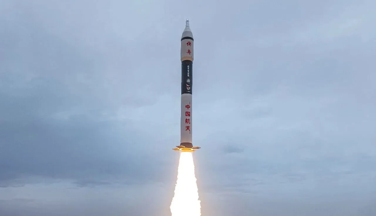 El 17 de junio, China lanzó el cohete Kuaizhou-11 Y13 con nuevos satélites para reforzar servicios de navegación.