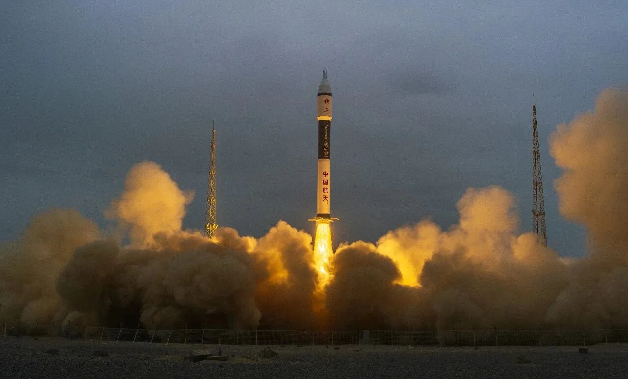 El 17 de junio, China lanzó el cohete Kuaizhou-11 Y13 con nuevos satélites para reforzar servicios de navegación.