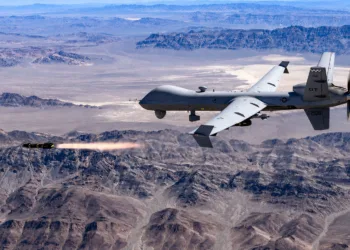 El MQ-9 Reaper suele aparecer entre los drones más peligrosos del mundo porque combina vigilancia de largo alcance, autonomía prolongada y capacidad de ataque de precisión.