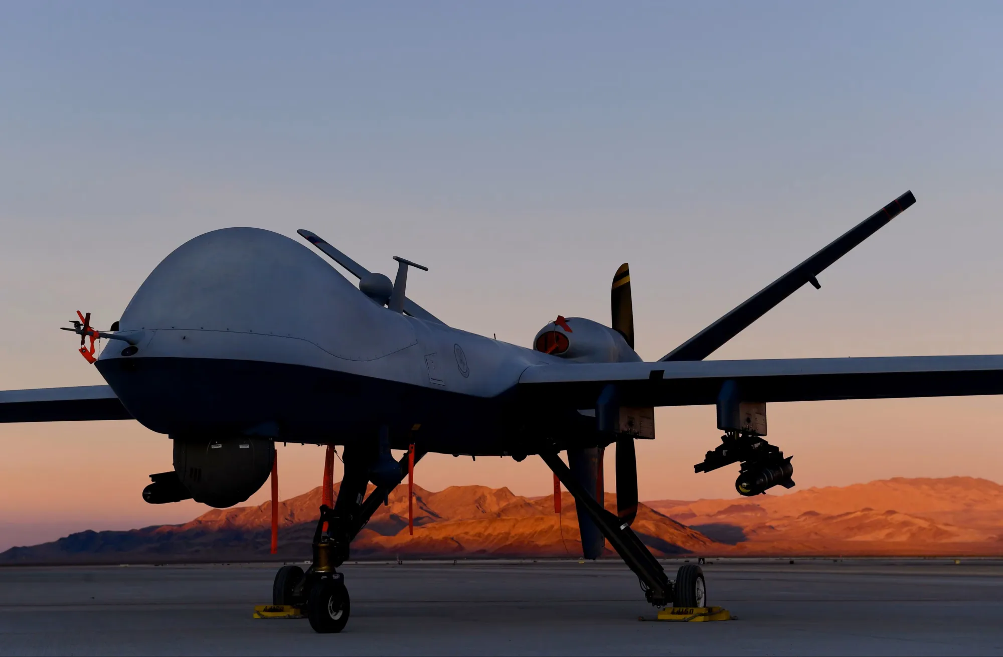 El Reaper fue desarrollado por General Atomics como evolución del MQ-1 Predator, pero con mayor tamaño, potencia, carga útil y capacidad de misión.