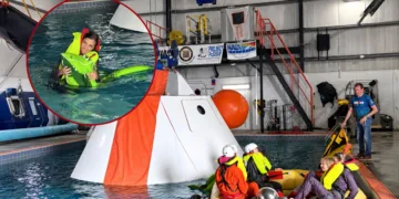 La futura astronauta argentina Noel de Castro compartió su entrenamiento: ensayó una secuencia de egreso de emergencia de la cápsula Orion.