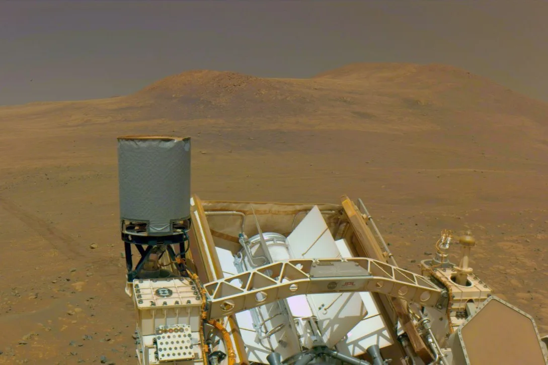 El rover Perseverance de la NASA estudiando una nueva área de Marte, Krokodillen. Las rocas aquí se formaron antes de que se creara el cráter Jezero y podrían incluir algunas de las rocas más antiguas de Marte.