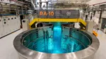 Este miércoles 17 de junio, la instalación recibió 6 toneladas de agua pesada grado reactor, que serán utilizadas en el tanque reflector.