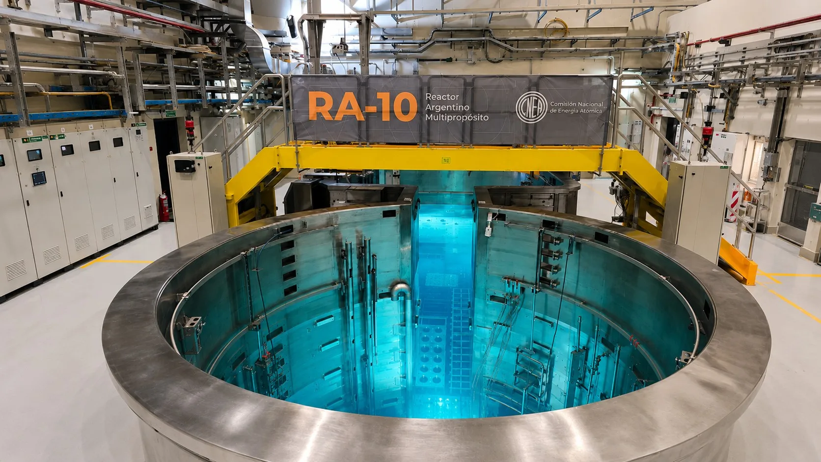 Este miércoles 17 de junio, la instalación recibió 6 toneladas de agua pesada grado reactor, que serán utilizadas en el tanque reflector.