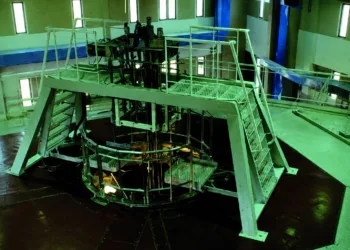 En la década de los 80, la empresa argentina INVAP desarrolló el reactor nuclear de investigación NUR para Argelia.