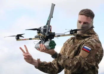 imagen ilustrativa personal de las fuerzas armadas de Rusia con un dron . Crédito: redes sociales