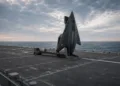 Shield AI está desarrollando X-BAT, un avión de combate no tripulado y propulsado a reacción que busca combinar autonomía avanzada, despegue vertical y capacidades de largo alcance.