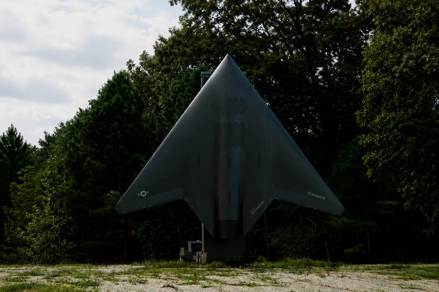 Shield AI está desarrollando X-BAT, un caza VTOL de próxima generación, pilotado por inteligencia artificial.