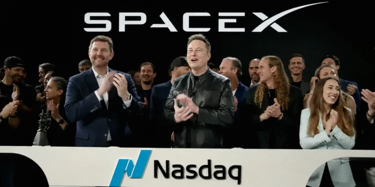 SpaceX debuta en Wall Street con una IPO sin precedentes para la industria espacial.