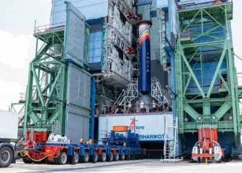 La empresa Skyroot Aerospace está apilando el cohete Vikram-1 en la plataforma de lanzamiento y avanza hacia el primer vuelo privado de la India.