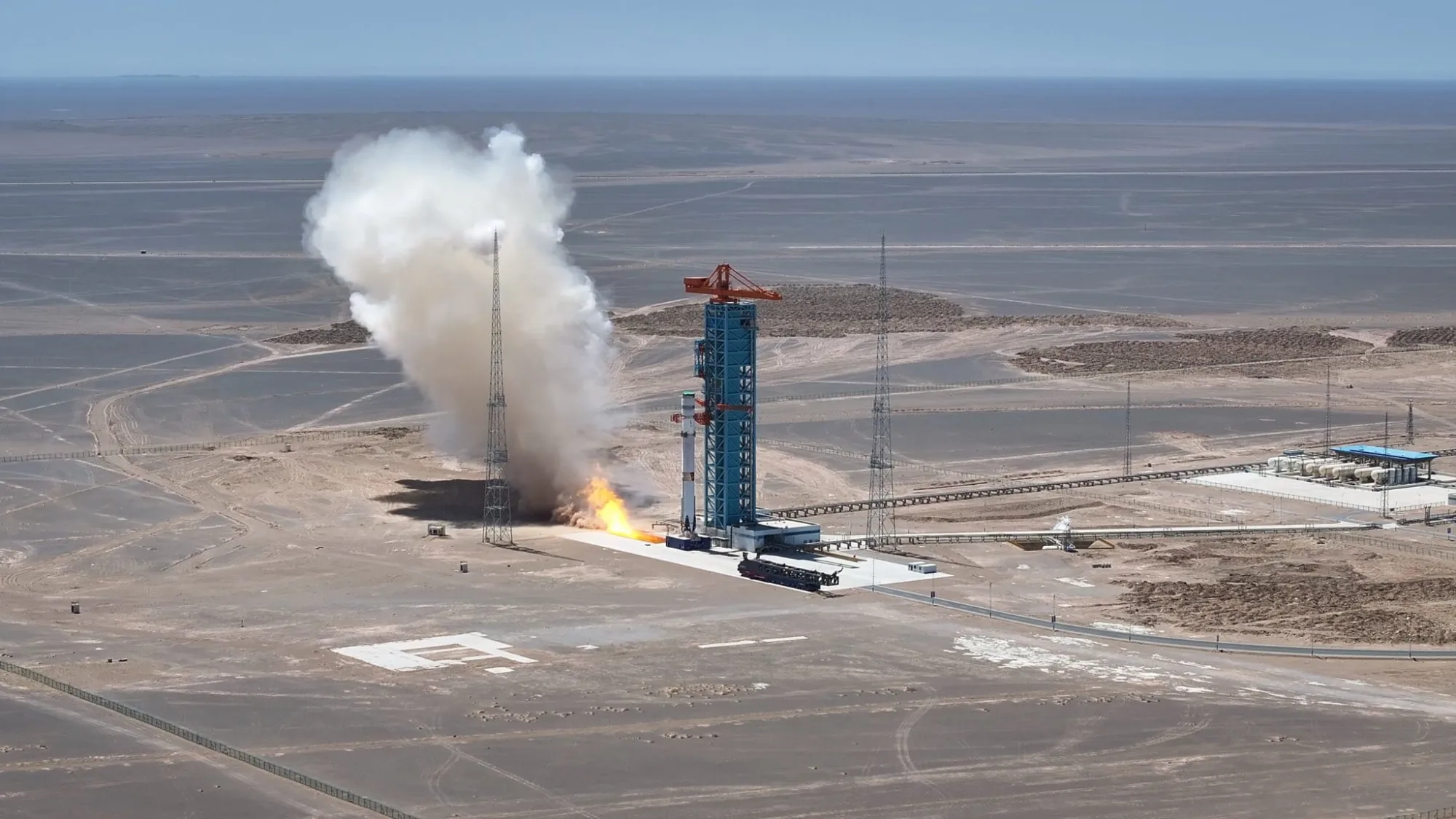LandSpace completa un fuego estático del cohete ZhuQue-3 Y2 en la Zona Piloto de Innovación Espacial Comercial Dongfeng, en el noroeste de China.