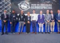 Representantes de las instituciones en la firma del Memorando de Entendimiento. Crédito: AEB. aeroespacial Brasil
