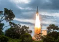 Imagen del lanzamiento del cohete Ariane 6 de la empresa Arianespace desde el Puerto Espacial de Kourou, en la Guayana Francesa.
