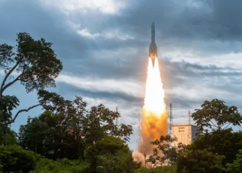 Imagen del lanzamiento del cohete Ariane 6 de la empresa Arianespace desde el Puerto Espacial de Kourou, en la Guayana Francesa.