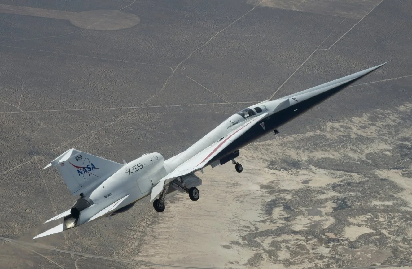 Imagen del primer vuelo supersónico del avión de la NASA X-59. Crédito: NASA.