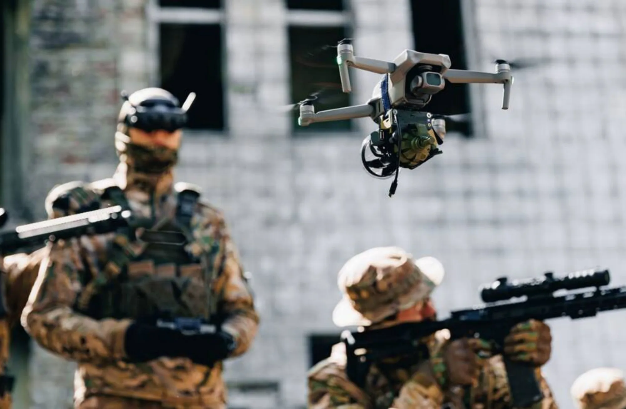 El Ejército de Estados Unidos crea la Fuerza de Tarea Conjunta Interagencial-401 (JIATF-401) analizó cómo proteger las comunicaciones, el suministro eléctrico y las capacidades de despliegue logístico. guerra híbrida