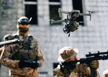 El Ejército de Estados Unidos crea la Fuerza de Tarea Conjunta Interagencial-401 (JIATF-401) analizó cómo proteger las comunicaciones, el suministro eléctrico y las capacidades de despliegue logístico. guerra híbrida