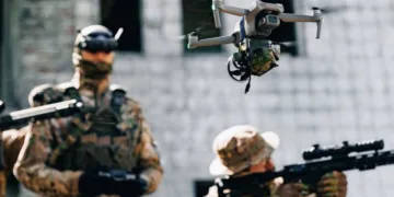 El Ejército de Estados Unidos crea la Fuerza de Tarea Conjunta Interagencial-401 (JIATF-401) analizó cómo proteger las comunicaciones, el suministro eléctrico y las capacidades de despliegue logístico. guerra híbrida