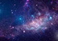 Un equipo internacional de astrónomos y astrónomas del CONICET logró observar lo que podría ser una de las primeras etapas de la formación de las galaxias más masivas del Universo. galaxia primitiva
